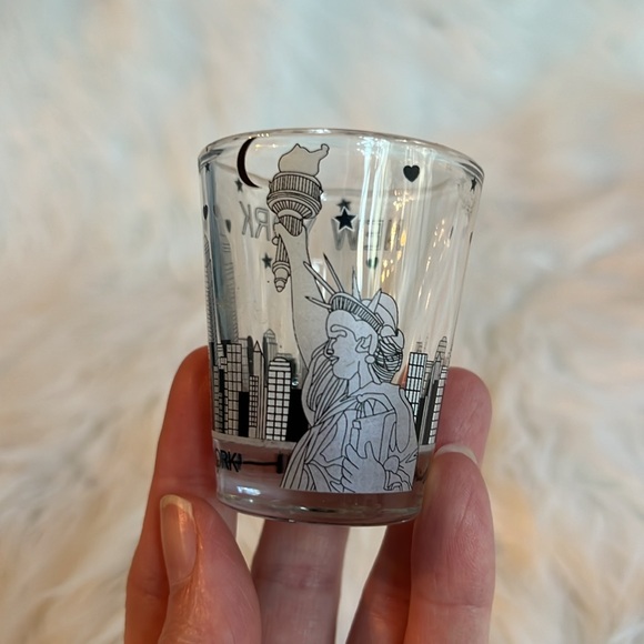 Manhattan New York shot glass - Picture 2 of 2
